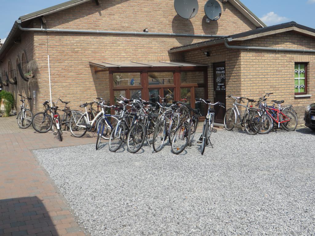 B&B Casa Roman & Vakantiewoning Voor 1 Pers Tot Max 32 Personen Zonhoven Exterior foto